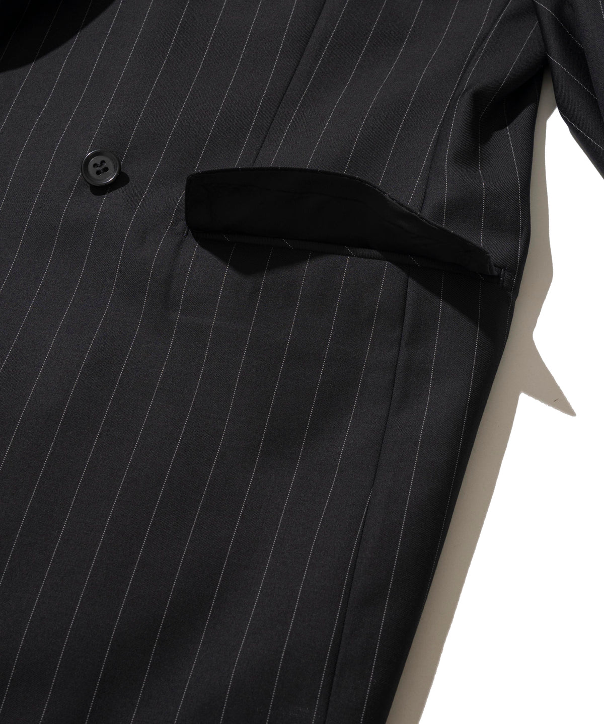 【受注生産:2月お渡し】 【あぶない刑事 × KAZUTAKA KATOH】 ピンドットストライプ3Pダブルスーツ 40周年記念ハンガー付