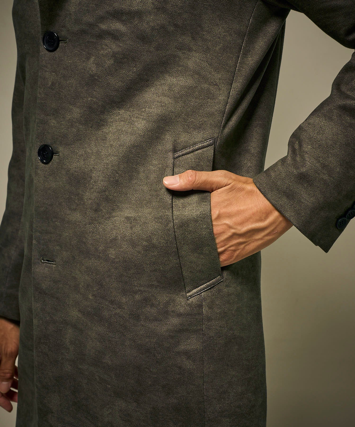 カーキ　model：186㎝　着用サイズ：L