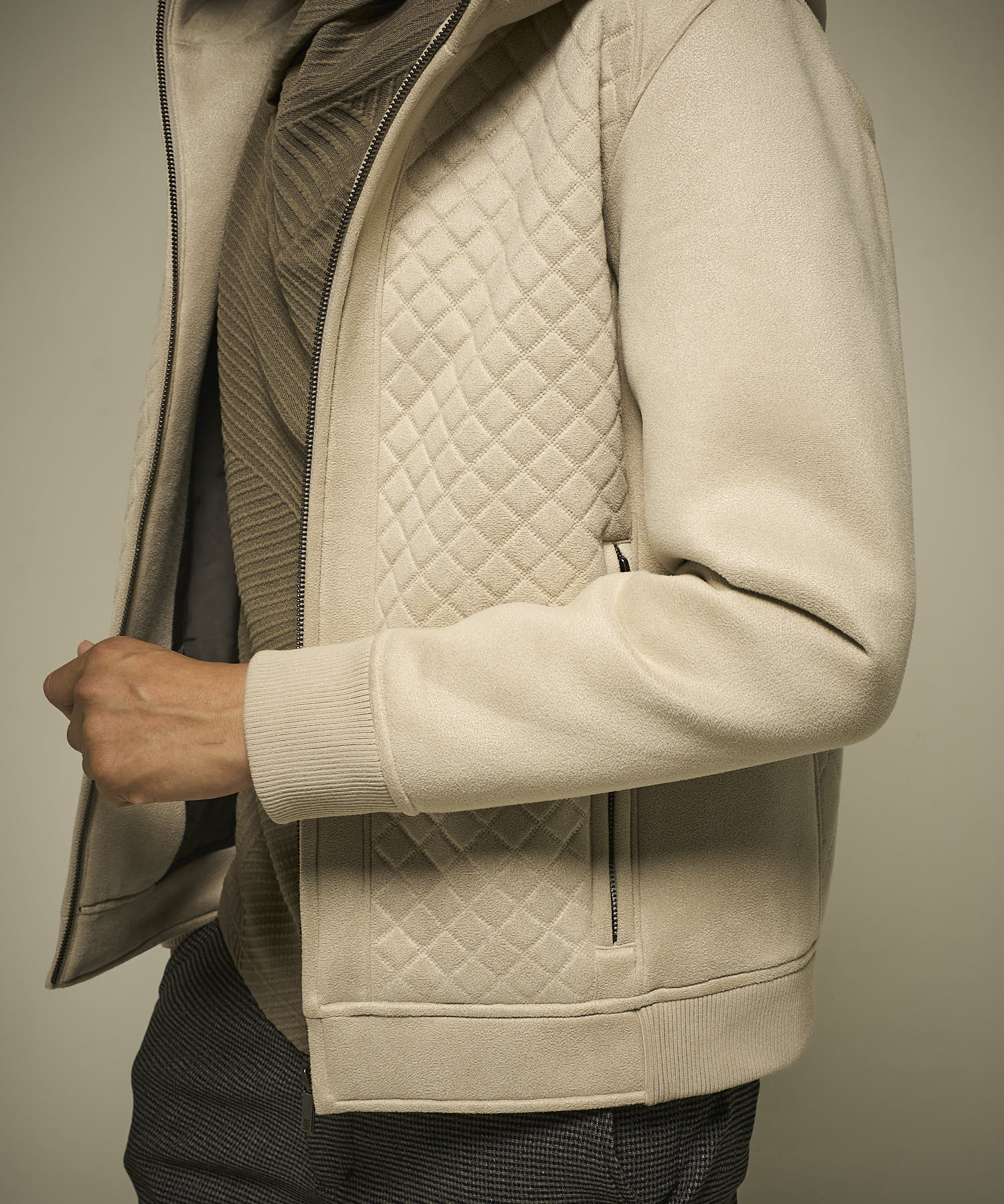 エンボスフードブルゾン