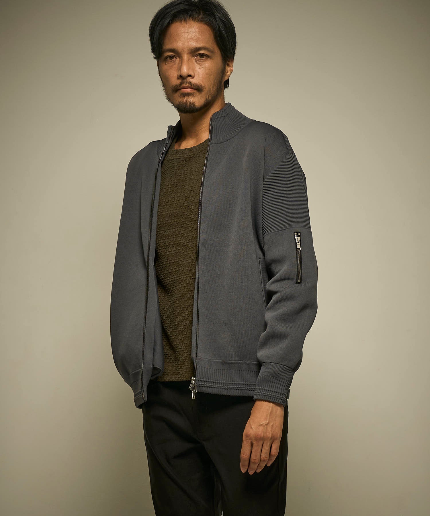 チャコールグレー　model：186㎝　着用サイズ：L