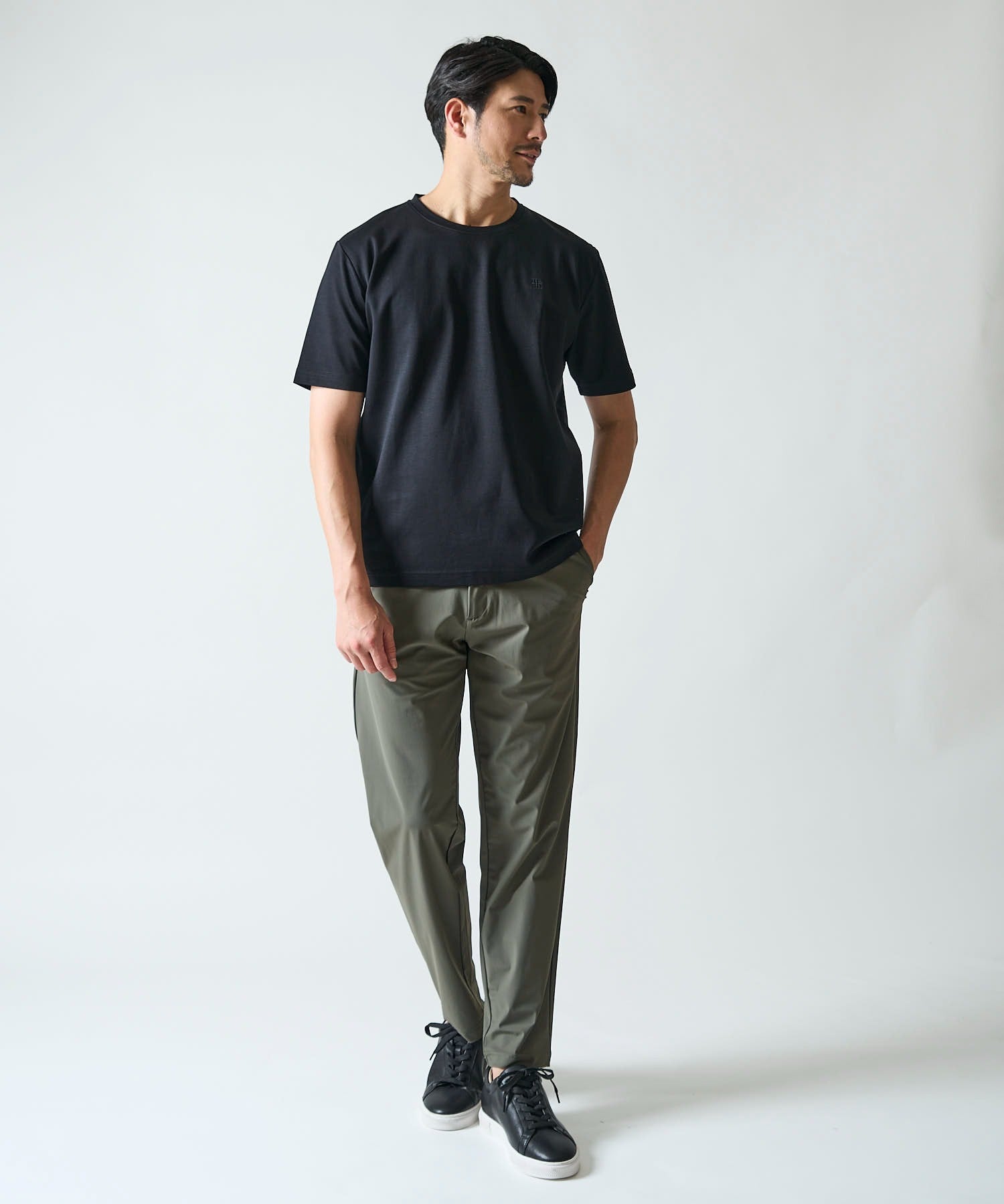 カーキ　model：177cm 67kg　着用サイズ：LARGE
