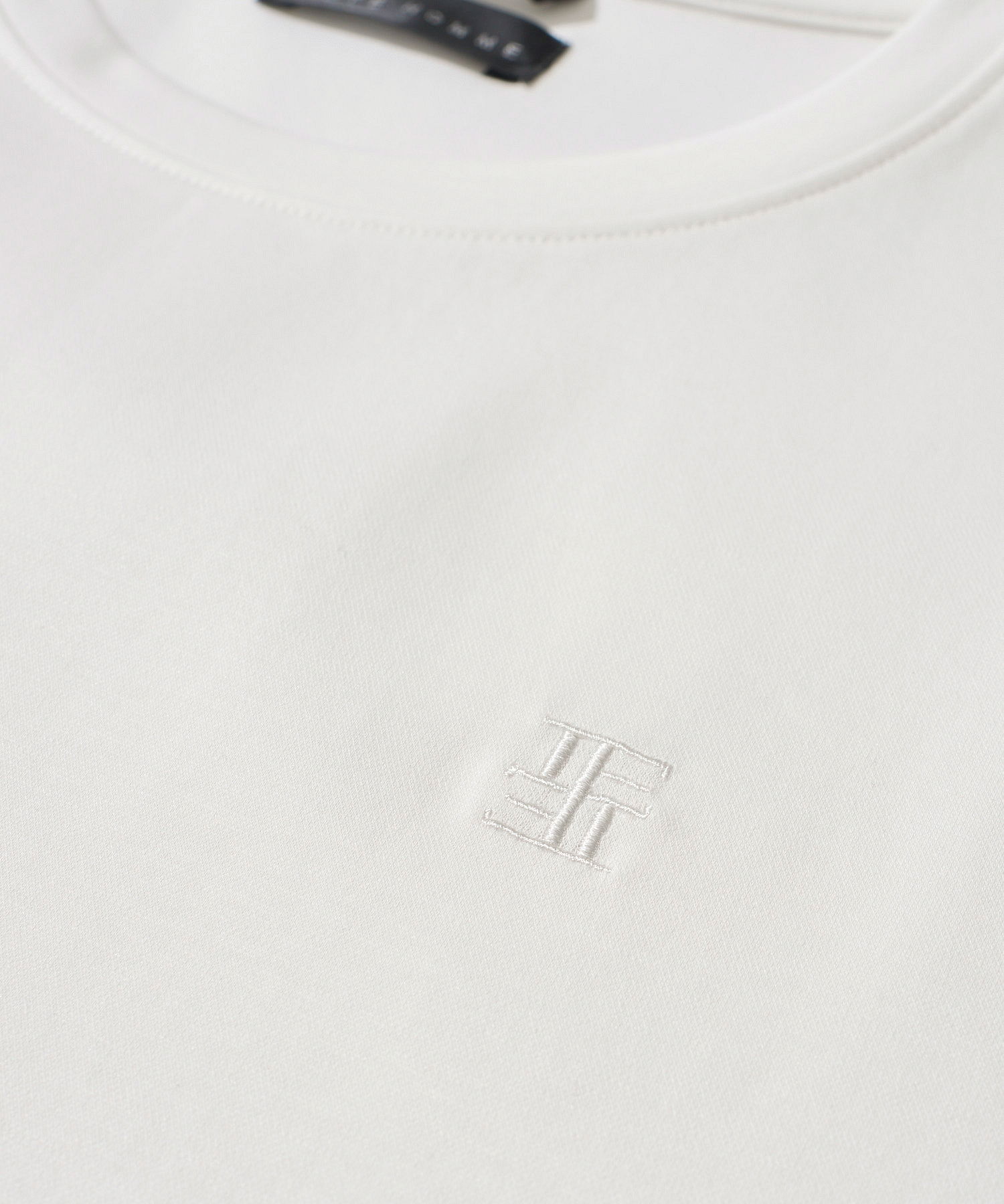 上品な艶と着心地の良さ モクロディクルーネックＴシャツ