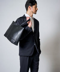【TETE HOMME × SOLATINA】カウレザートートバッグ