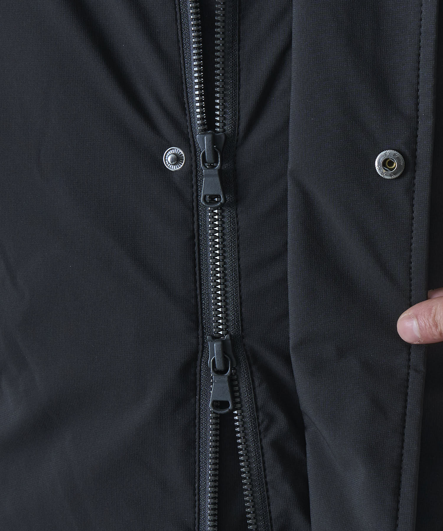 ミドル丈ダウンブルゾン