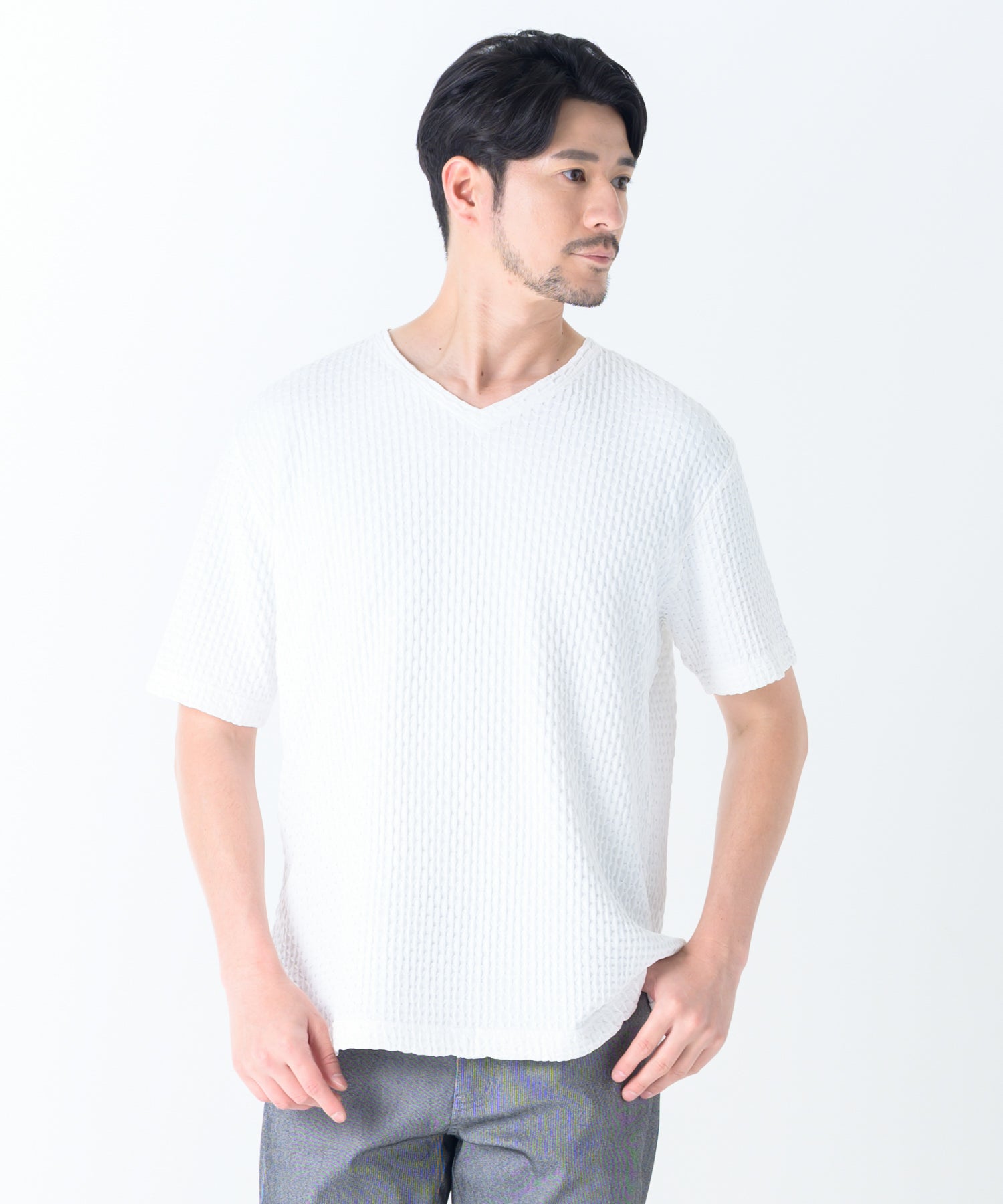 バタフライブリスターVネックTシャツ